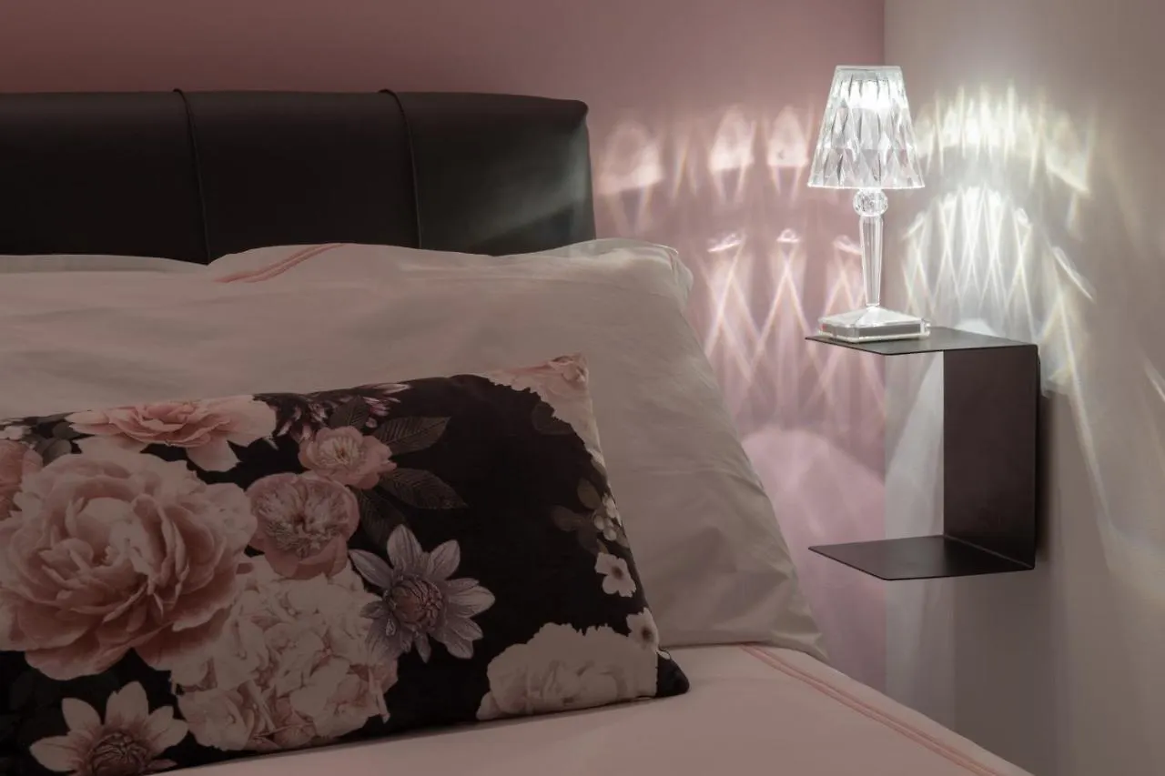 Madeleine Apartments - Brera Milano